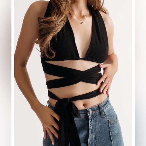 Chic Black Wrap Crop Top - Picture 3 of 4